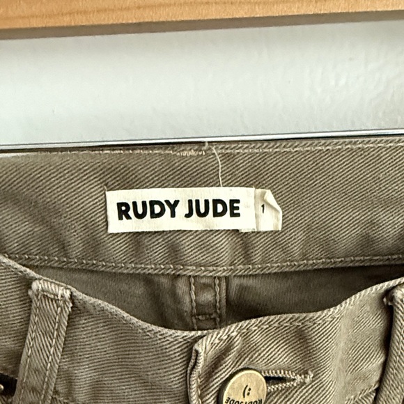 Utilities In Moss Size 1 - Picture 2 of 6